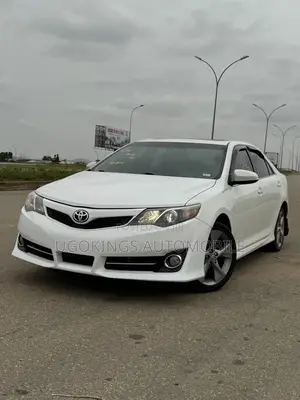Toyota Camry SE 4dr Sedan (2.5L 4cyl 6A) 2013 White