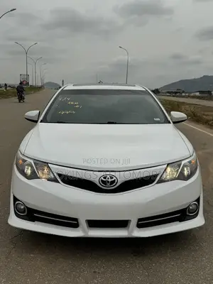 Toyota Camry SE 4dr Sedan (2.5L 4cyl 6A) 2013 White