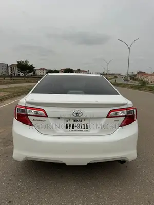 Toyota Camry SE 4dr Sedan (2.5L 4cyl 6A) 2013 White