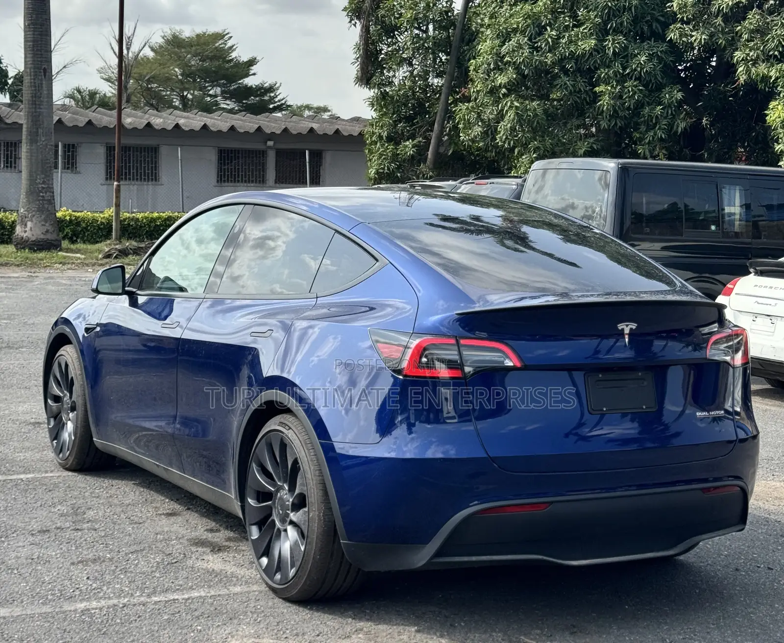 New Tesla Model Y Performance AWD 2024 Blue