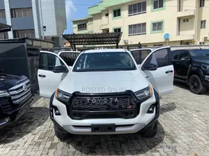 New Toyota Hilux 2024 White