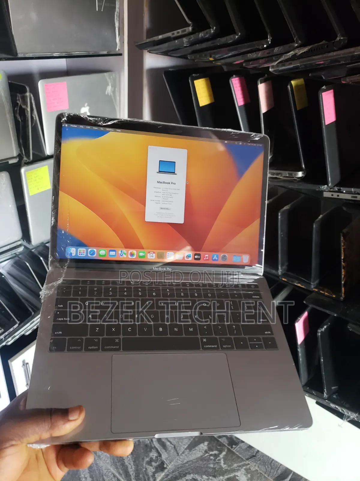 New Laptop Apple MacBook Pro 2017 8GB Intel Core i5 SSD 256GB