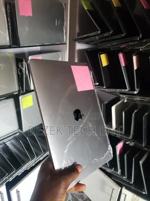 New Laptop Apple MacBook Pro 2017 8GB Intel Core i5 SSD 256GB