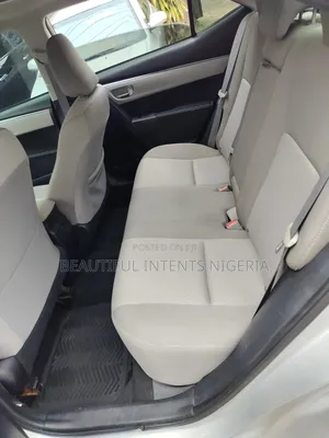 Toyota Corolla LE 4dr Sedan (1.8L 4cyl CVT) 2015 Silver