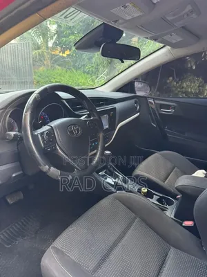 Toyota Corolla SE Special Edition 4dr Sedan (1.8L 4cyl CVT) 2017 Red