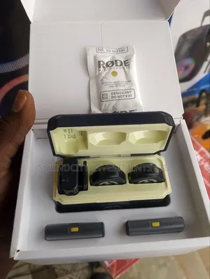 Hollyland Lark M2 Wireless Pin Mic.
