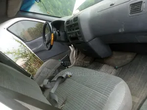 Toyota HiAce 2005 White