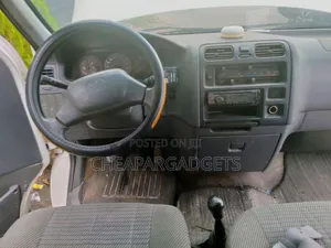 Toyota HiAce 2005 White