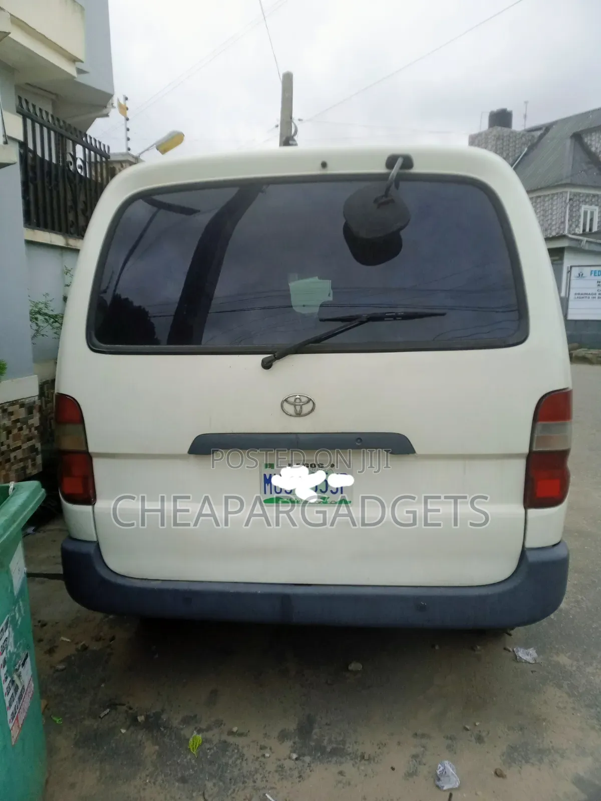 Toyota HiAce 2005 White
