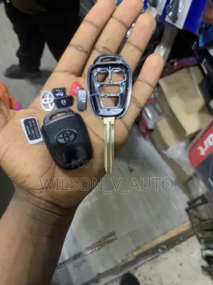 Toyota Car Key Fob Shell and Its Internal Components
