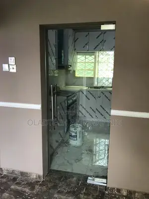 Frameless Glass Door Patio