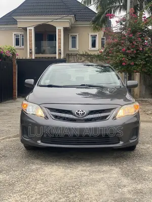 Toyota Corolla L 4dr Sedan (1.8L 4cyl 5M) 2012 Gray
