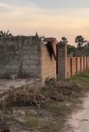 2 Plot of Land 100 by 100