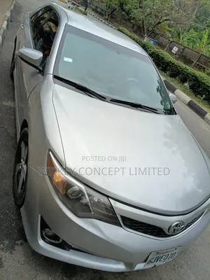 Toyota Camry SE 4dr Sedan (2.5L 4cyl 6A) 2012 Silver