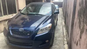 Toyota Matrix S Hatchback AWD (2.4L 4cyl 4A) 2009 Blue