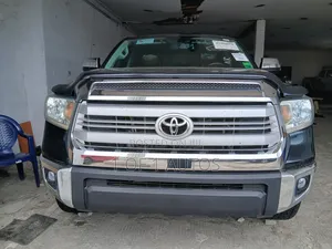 Toyota Tundra 1794 5.7L V8 w/FFV 4x4 CrewMax 5.6 ft. box 145.7 in. WB