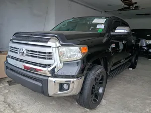 Toyota Tundra 1794 5.7L V8 w/FFV 4x4 CrewMax 5.6 ft. box 145.7 in. WB