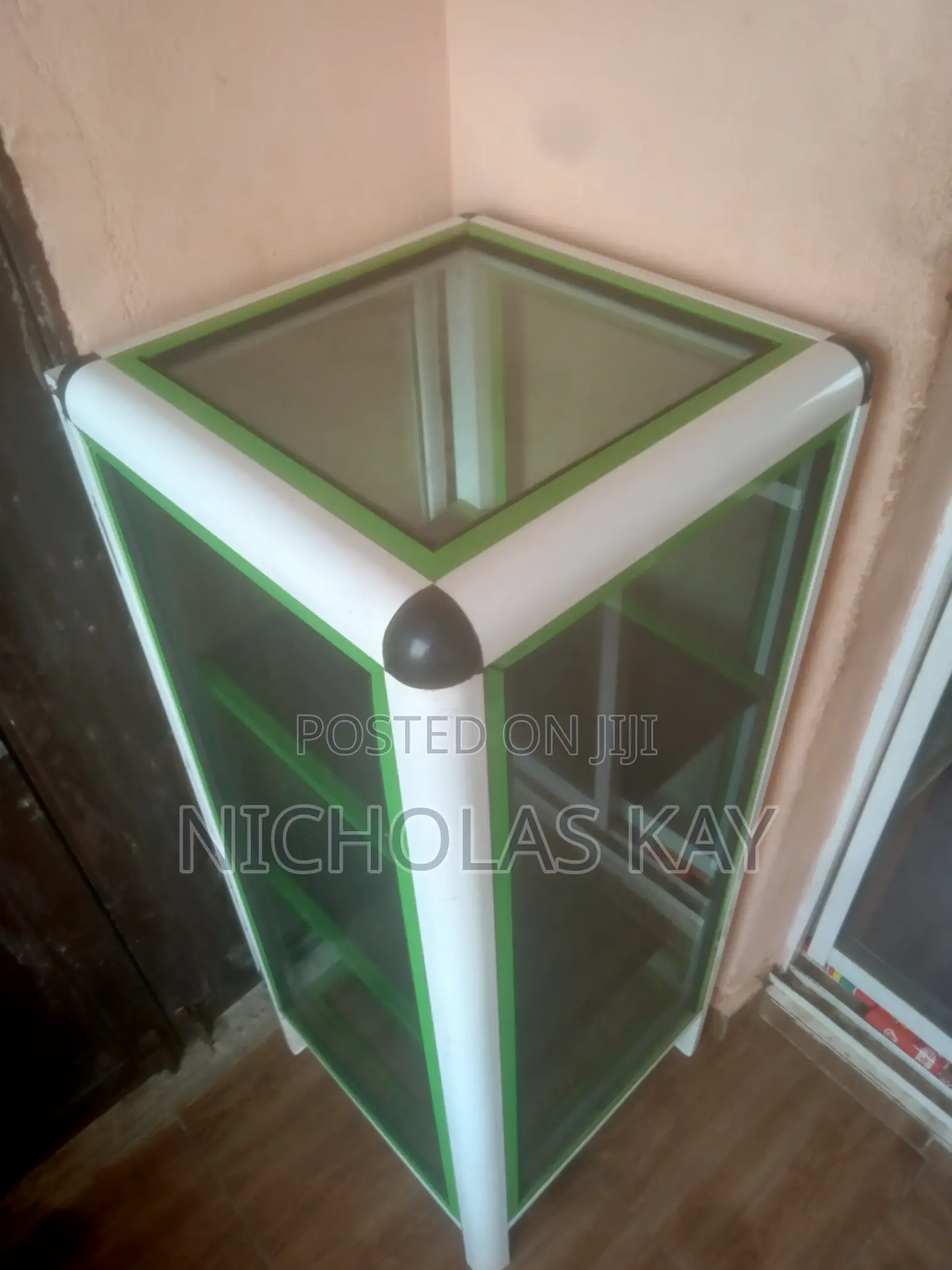 Show Glass
