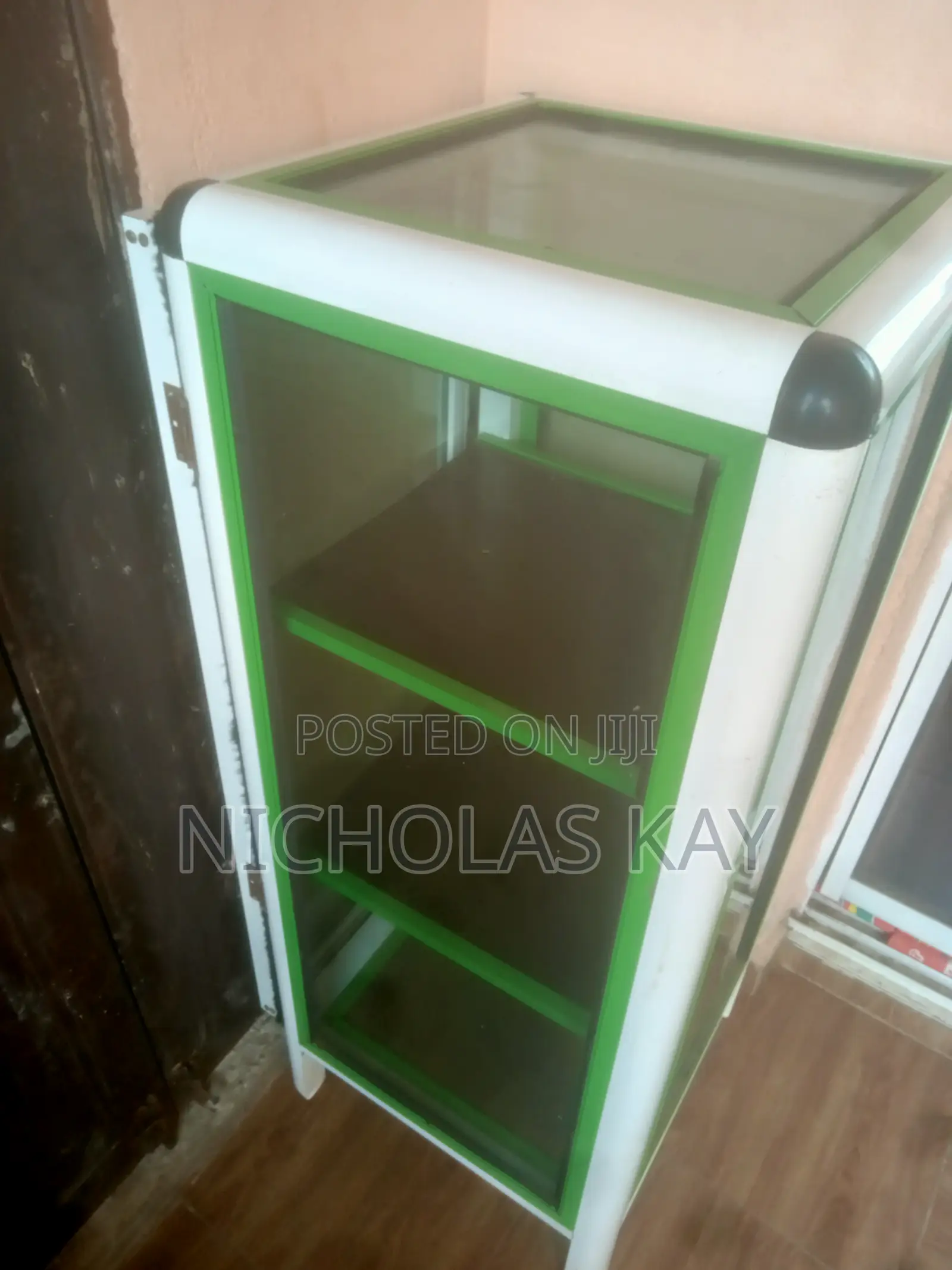 Show Glass