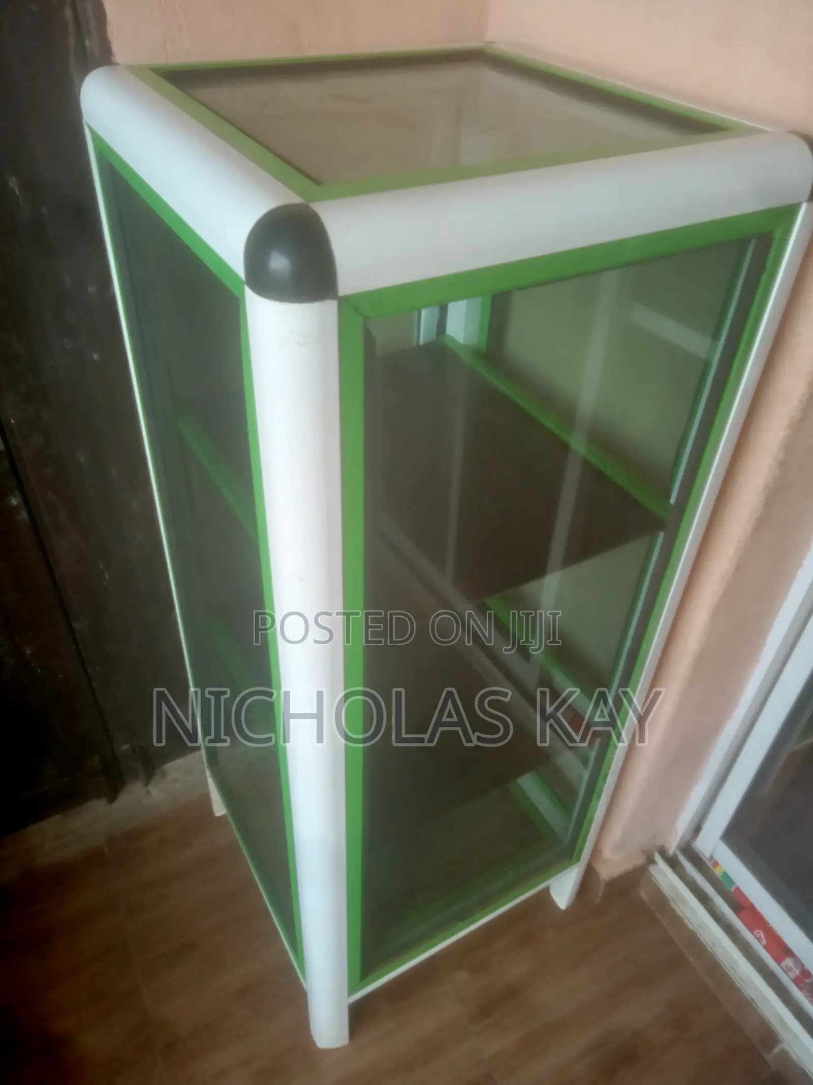 Show Glass
