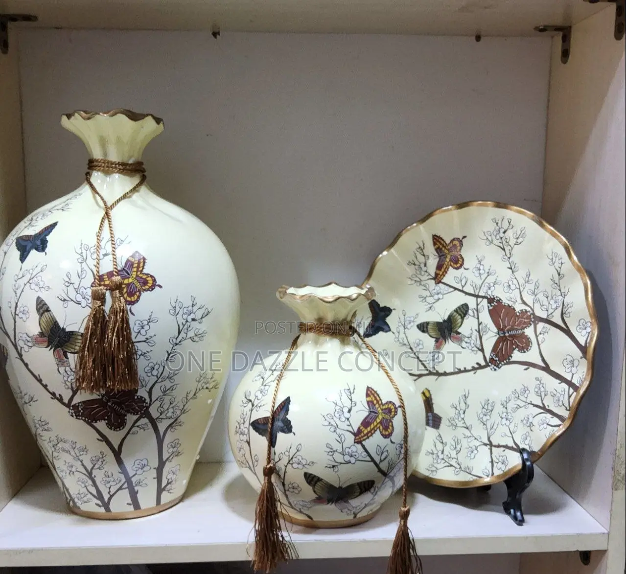 Buttery Vase Set