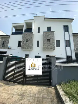 2bdrm Block of Flats in Orchid Road, Lekki for sale