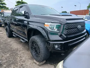 Toyota Tundra Platinum 5.7L V8 4x4 CrewMax 5.6 ft. box 145.7 in. WB