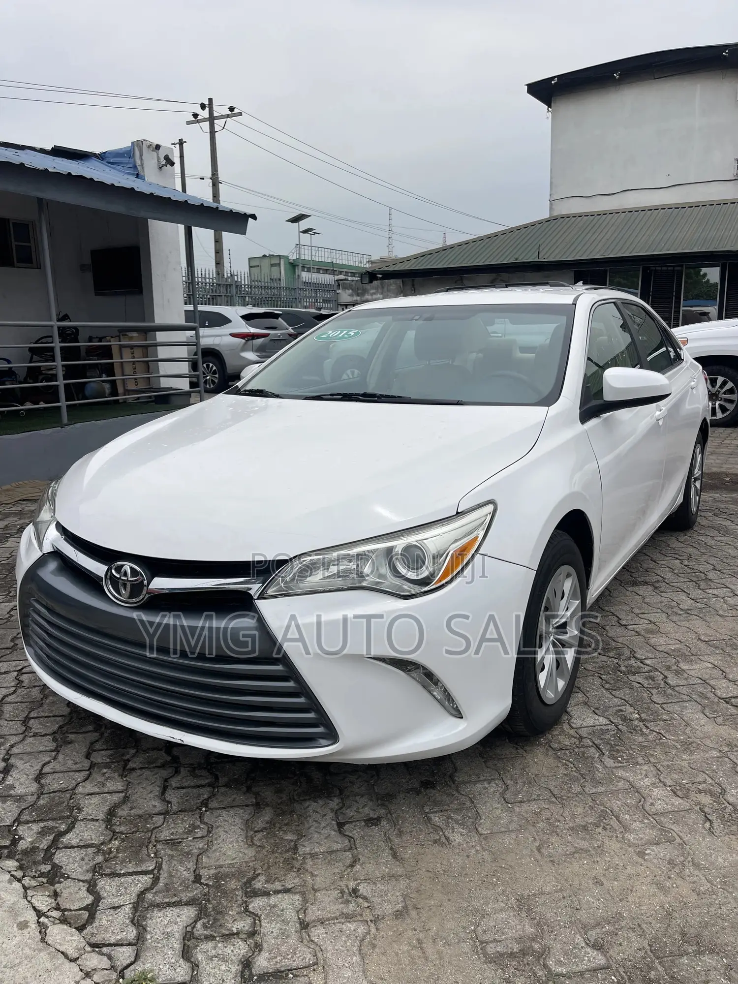 Toyota Camry LE 4dr Sedan (2.5L 4cyl 6A) 2015 White