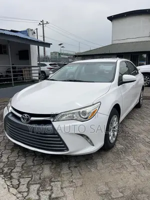 Toyota Camry LE 4dr Sedan (2.5L 4cyl 6A) 2015 White