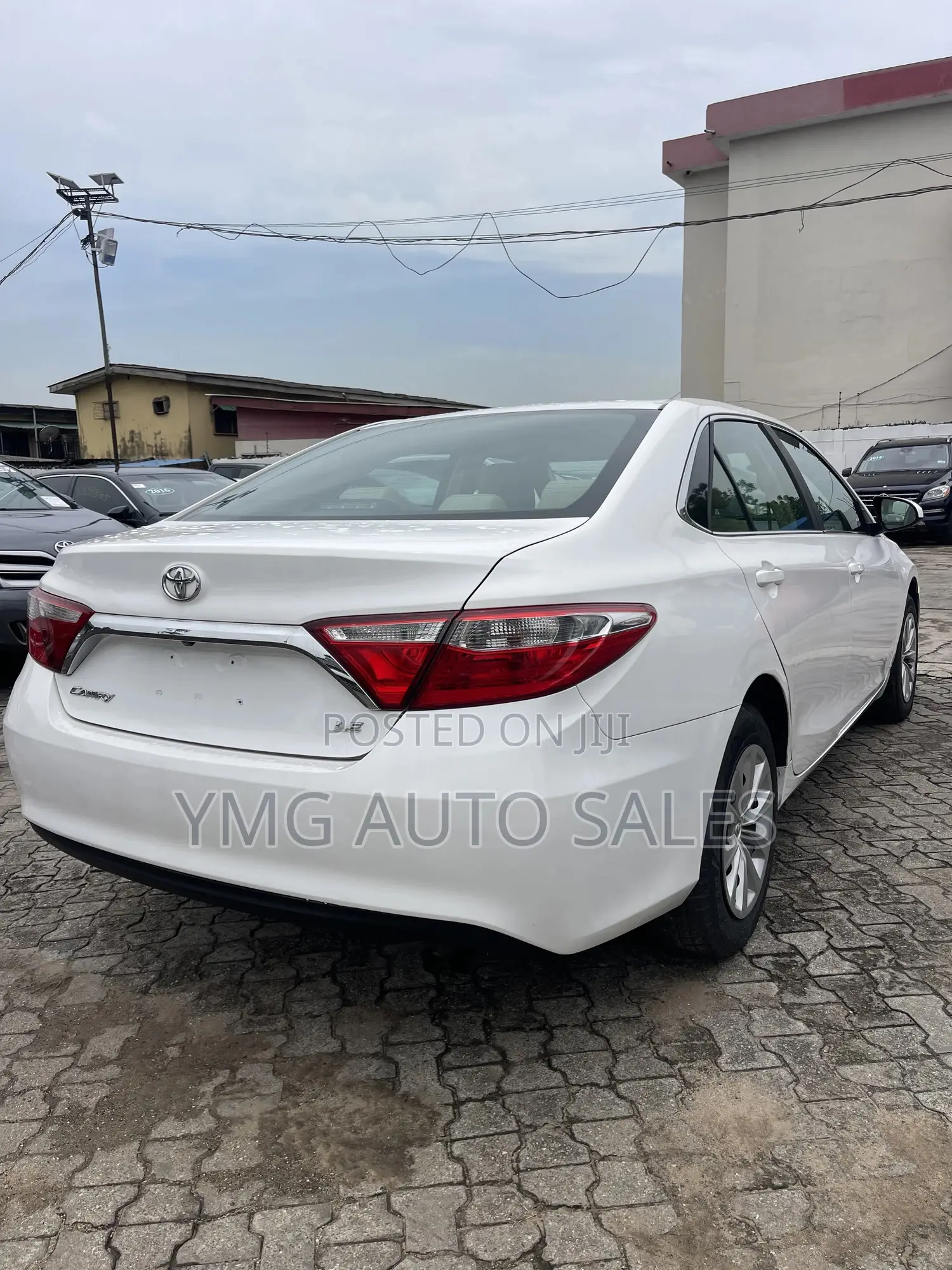 Toyota Camry LE 4dr Sedan (2.5L 4cyl 6A) 2015 White