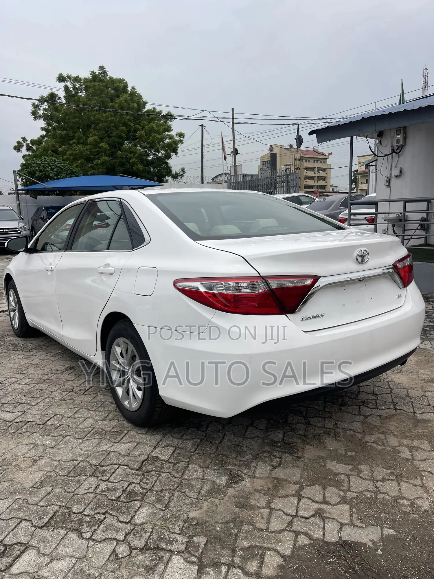 Toyota Camry LE 4dr Sedan (2.5L 4cyl 6A) 2015 White