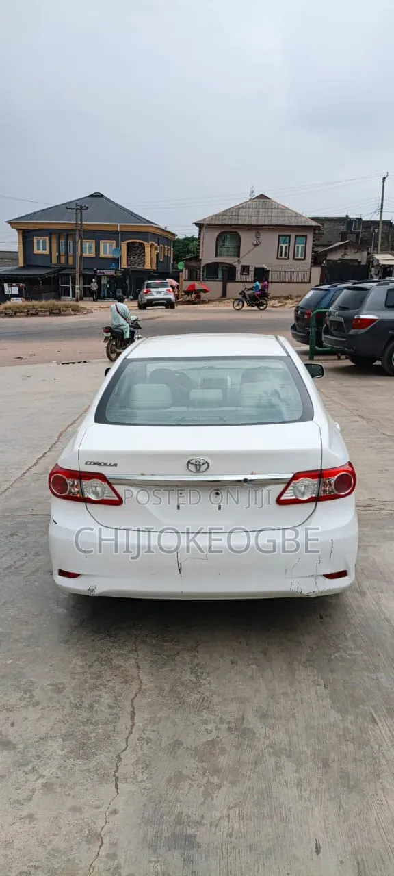 Toyota Corolla 2011 White