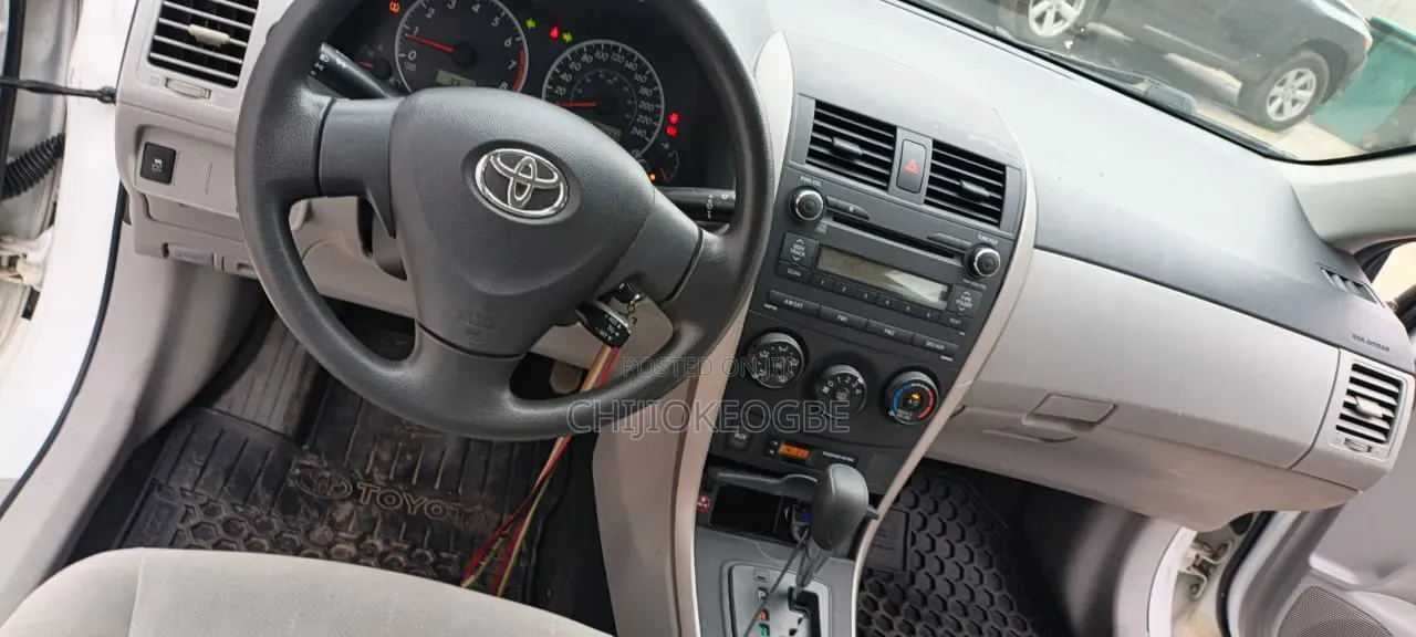 Toyota Corolla 2011 White