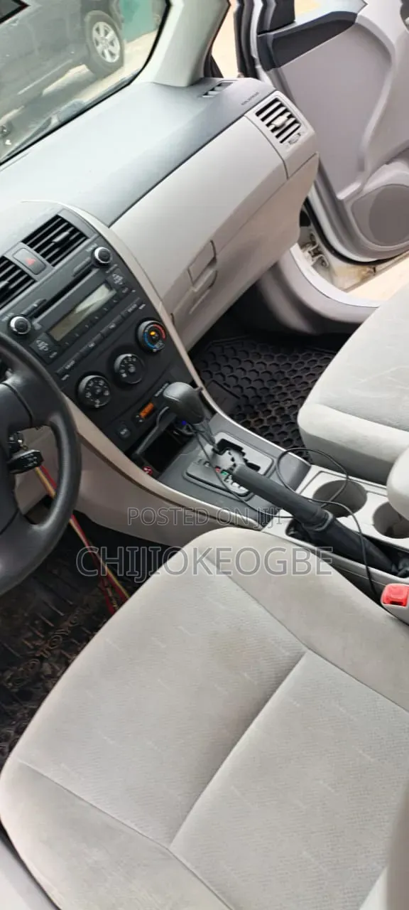 Toyota Corolla 2011 White