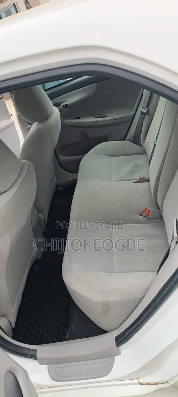 Toyota Corolla 2011 White