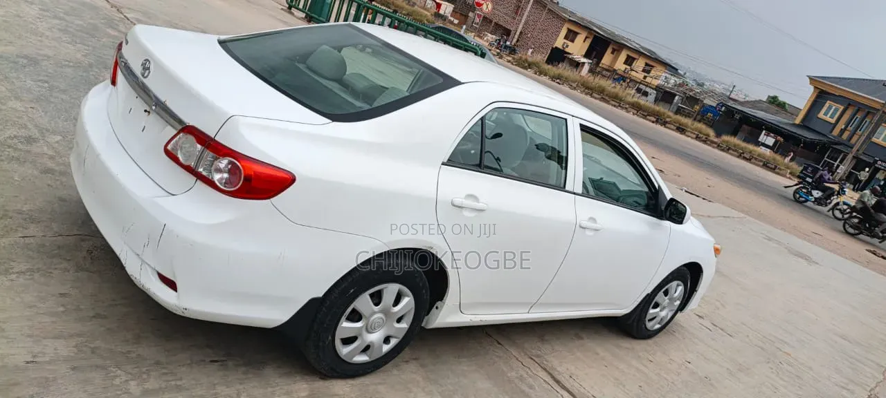 Toyota Corolla 2011 White