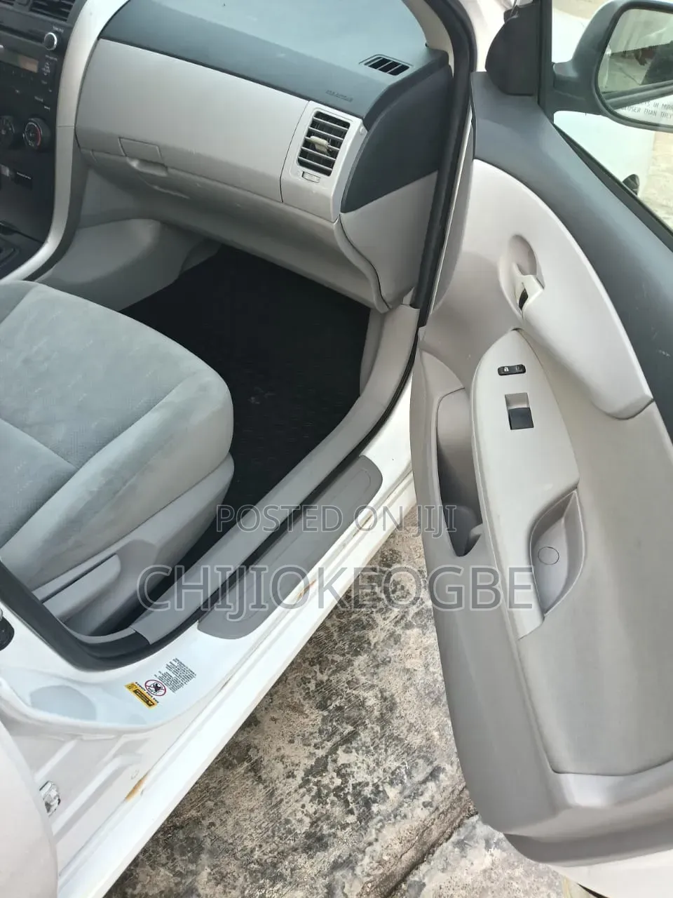 Toyota Corolla 2011 White