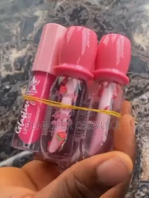 Long Lasting Lipgloss/ Shiny and Moisturizing