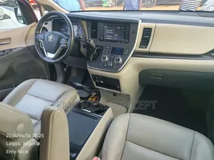 Toyota Sienna XLE AWD (3.5L 6cyl 8A) 2018 Red