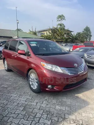 Toyota Sienna 2011 Red