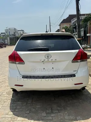 Toyota Venza 2010 White