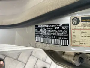 Mercedes-Benz E350 Base 4Matic Sedan AWD (3.5L 6cyl 7A) 2010 Gold