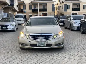 Mercedes-Benz E350 Base 4Matic Sedan AWD (3.5L 6cyl 7A) 2010 Gold