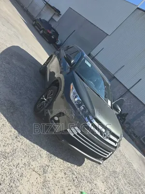 Toyota Highlander XLE 4x4 V6 (3.5L 6cyl 8A) 2017 Gray