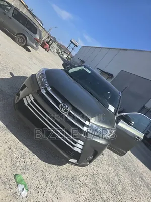 Toyota Highlander XLE 4x4 V6 (3.5L 6cyl 8A) 2017 Gray