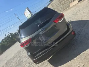 Toyota Highlander XLE 4x4 V6 (3.5L 6cyl 8A) 2017 Gray