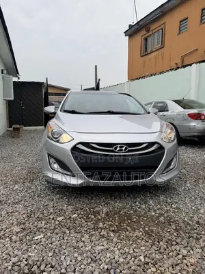 Hyundai Elantra Limited 4dr Sedan (1.8L 4cyl 6A) 2015 Silver