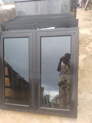 Square Rode Black Glass