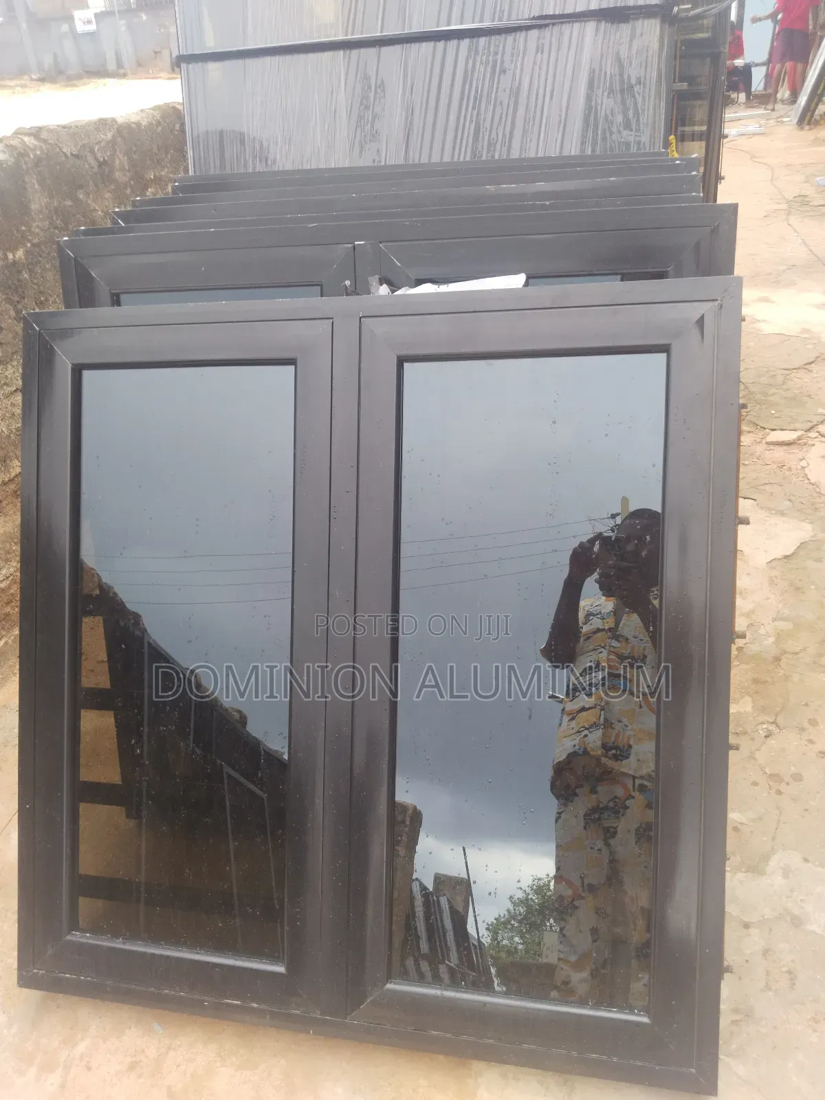 Square Rode Black Glass