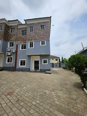 4bdrm Duplex in Zone B for sale